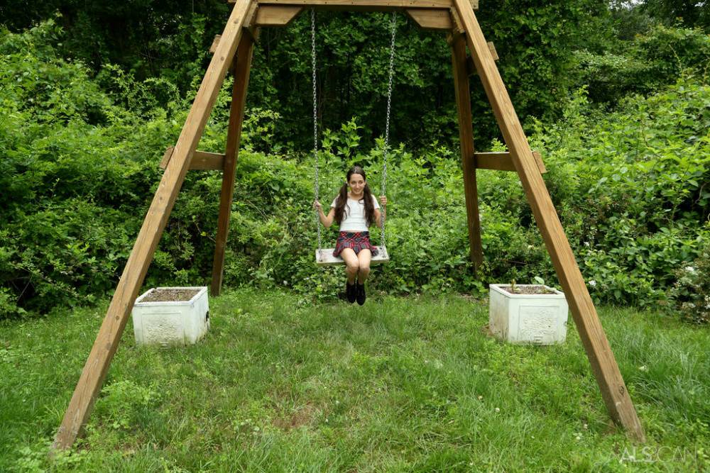 Amateur teen Freya Von Doom pegs her twat and takes a piss on a swingset - #10
