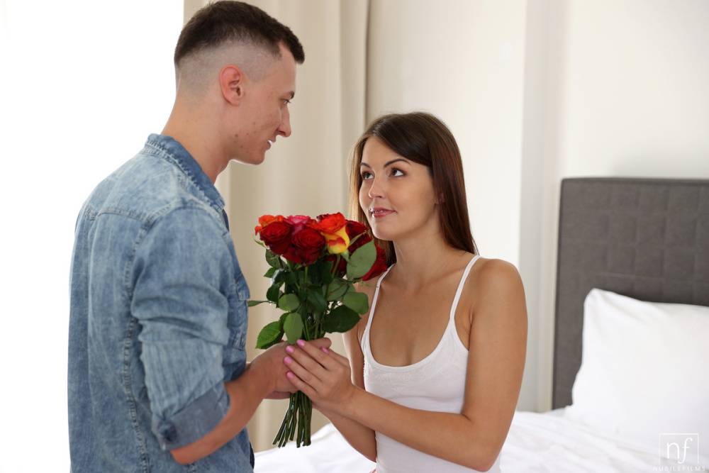 Skinny girl Cindy Shine has sex with a boy after being gifted flowers - #4