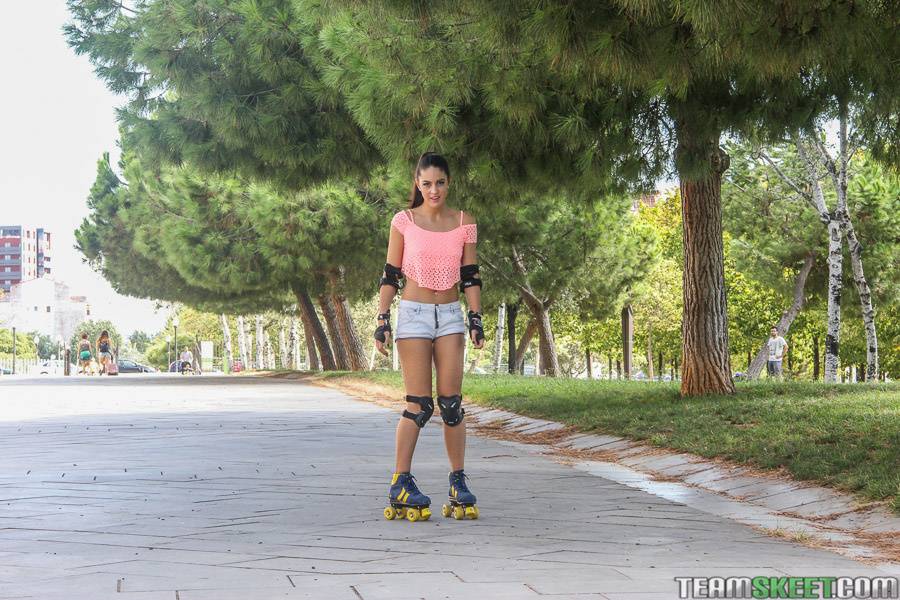 Latina solo girl Carolina Abril shedding shorts to expose nice ass outdoors - #2