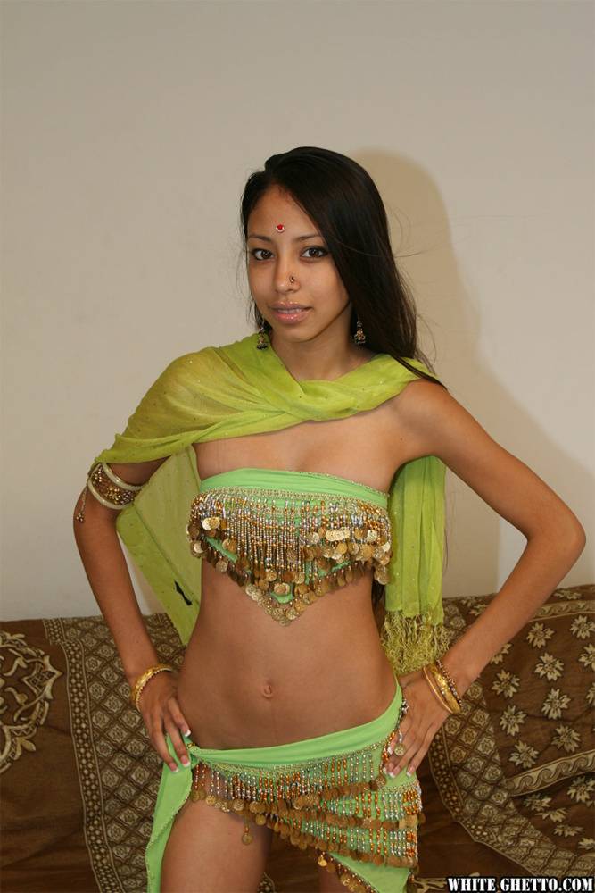 Indian solo girl Shanti models non nude in traditional clothing - #15
