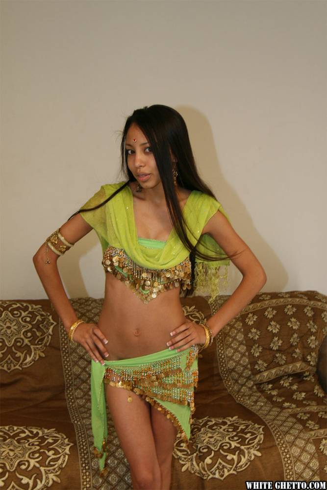 Indian solo girl Shanti models non nude in traditional clothing - #1