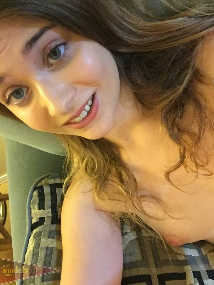 Petite teen Ariel Mc Gwire makes her nude modeling debut in bathroom selfies - #5