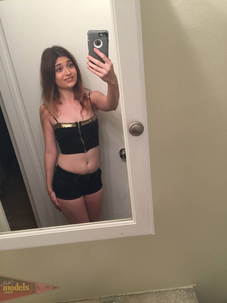 Petite teen Ariel Mc Gwire makes her nude modeling debut in bathroom selfies - #3
