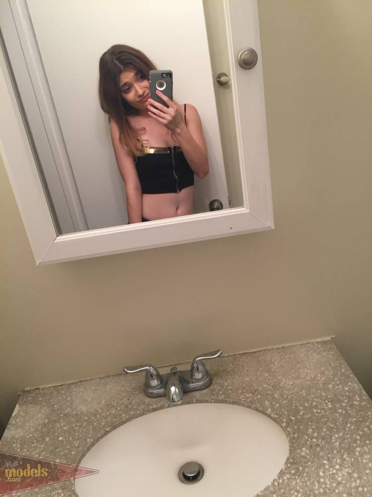 Petite teen Ariel Mc Gwire makes her nude modeling debut in bathroom selfies - #16