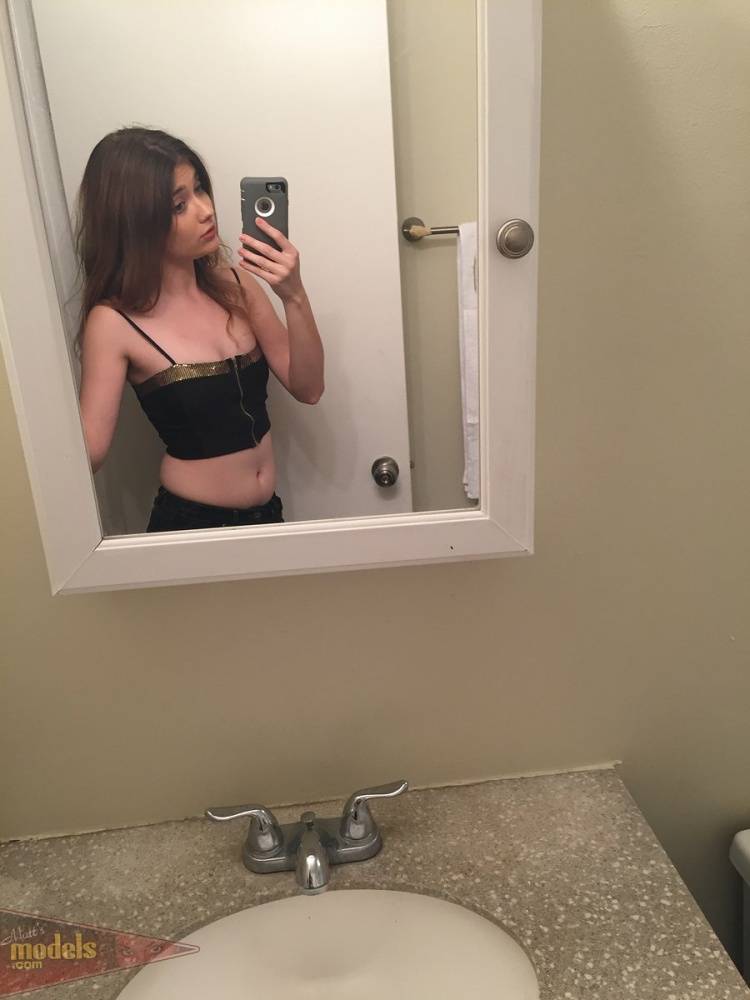 Petite teen Ariel Mc Gwire makes her nude modeling debut in bathroom selfies - #9