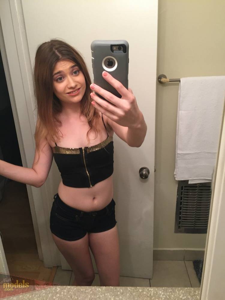 Petite teen Ariel Mc Gwire makes her nude modeling debut in bathroom selfies - #7