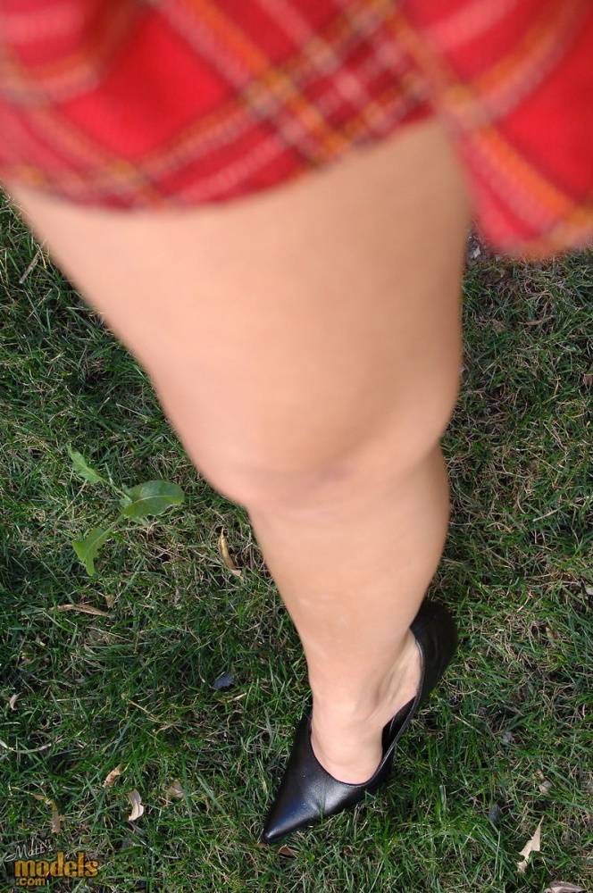 Blonde amateur Ashley Jenson exposes her pussy in a yard during upskirt action - #14