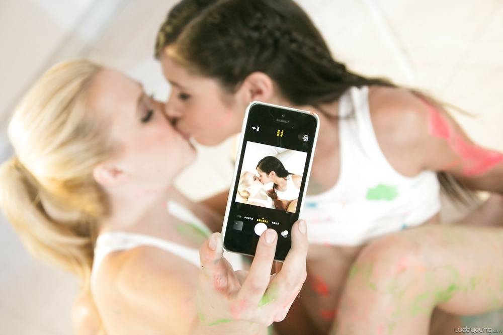 Teen lesbians Taylor Reed & Samantha Rone take selfies of their filthy fun - #6