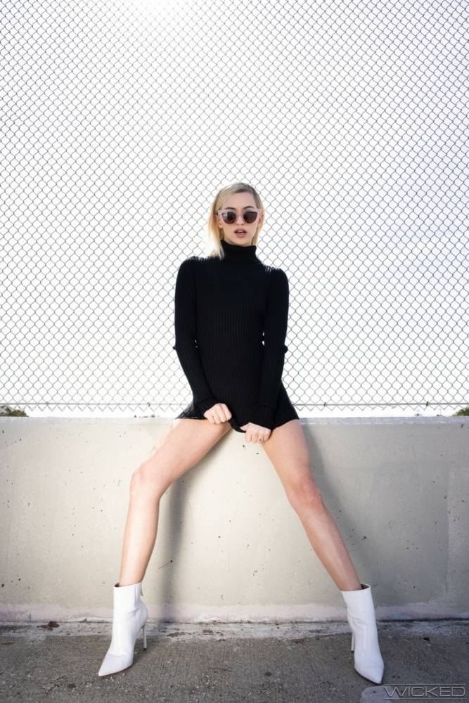 Slim blonde teen Kiara Cole models in shades before fucking a bartender - #13