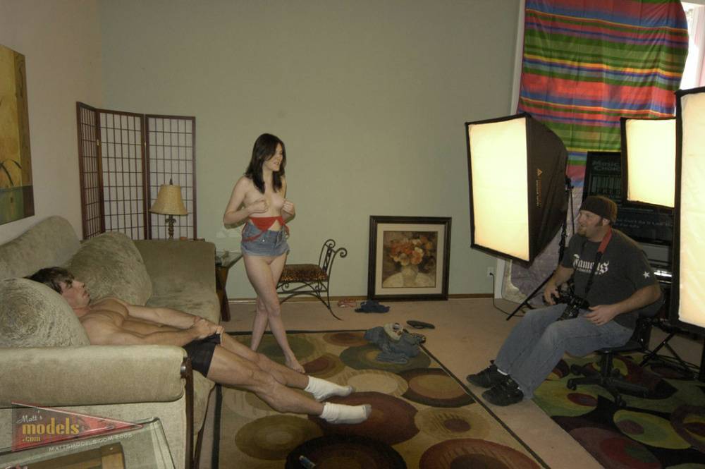 Amateur couple have sex in living room at director's directions - #5