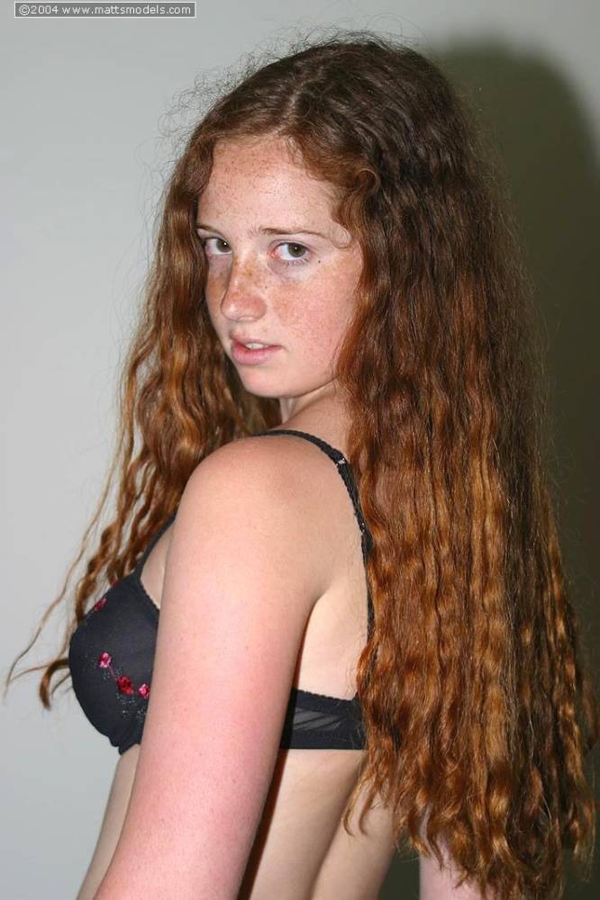 Redhead with freckles and big tits parts her natural pussy after getting naked - #8