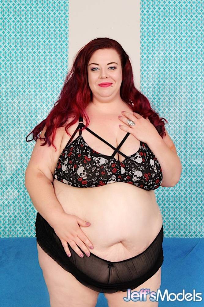 Redhead SSBBW Miss Ladycakes lifts up her fat rolls to finger her horny pussy - #11