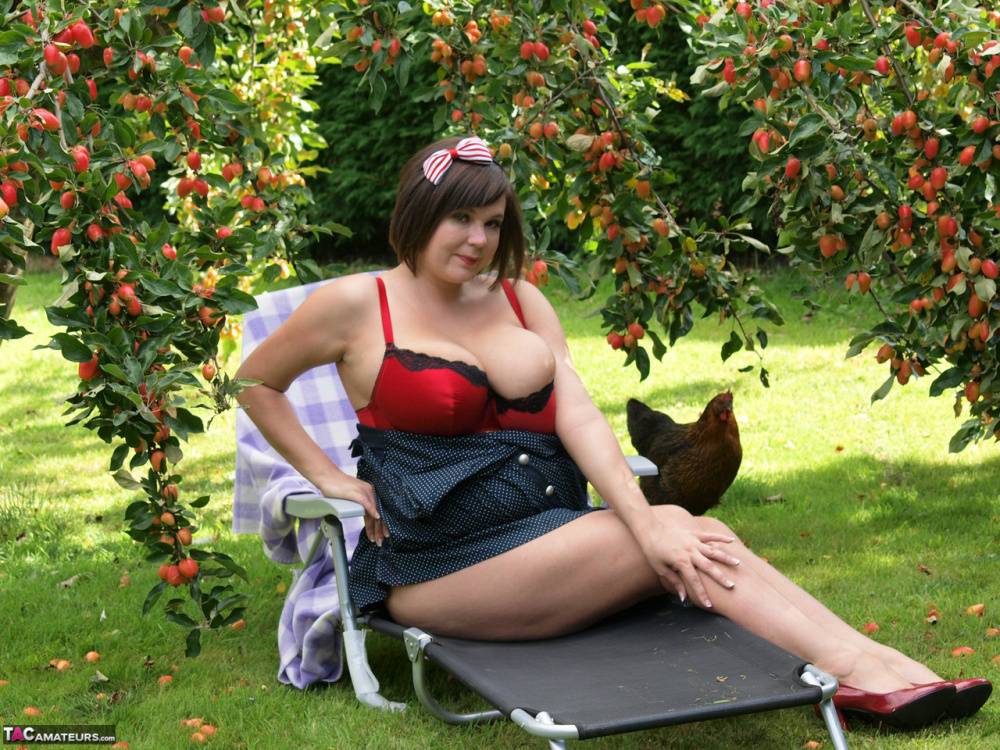 Fat amateur Roxy shows her bare legs in a short dress in the backyard - #10