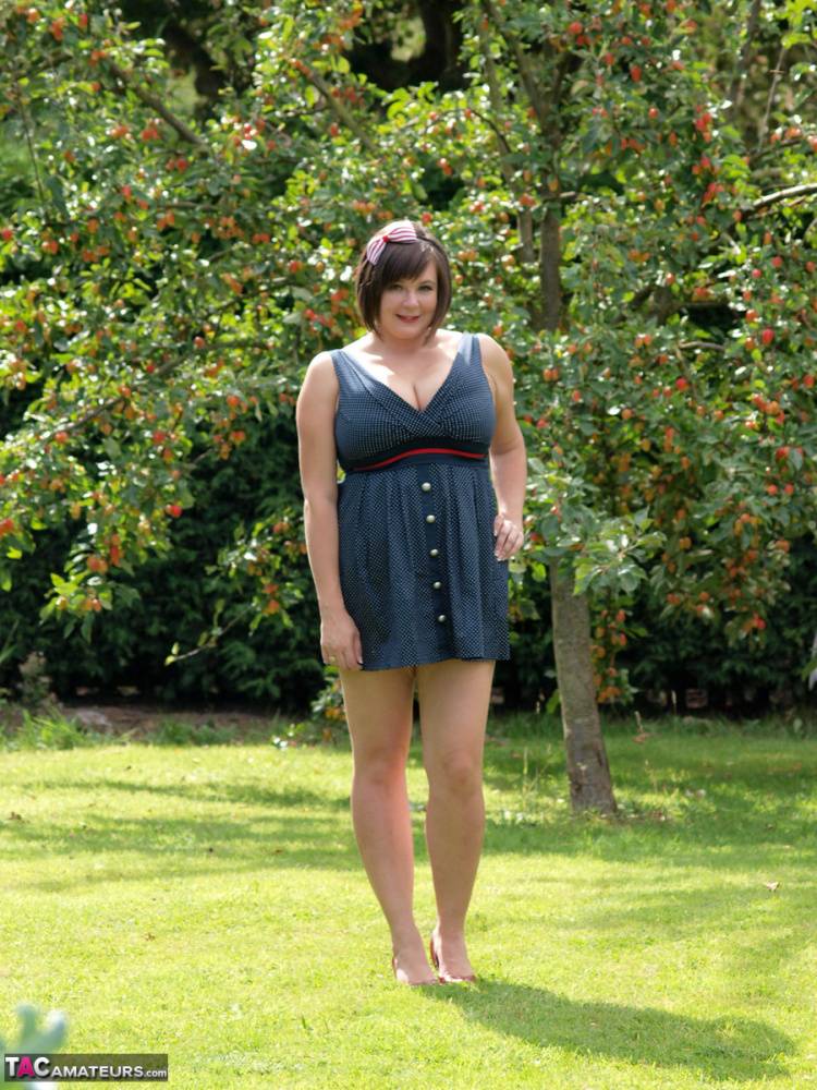 Fat amateur Roxy shows her bare legs in a short dress in the backyard - #5