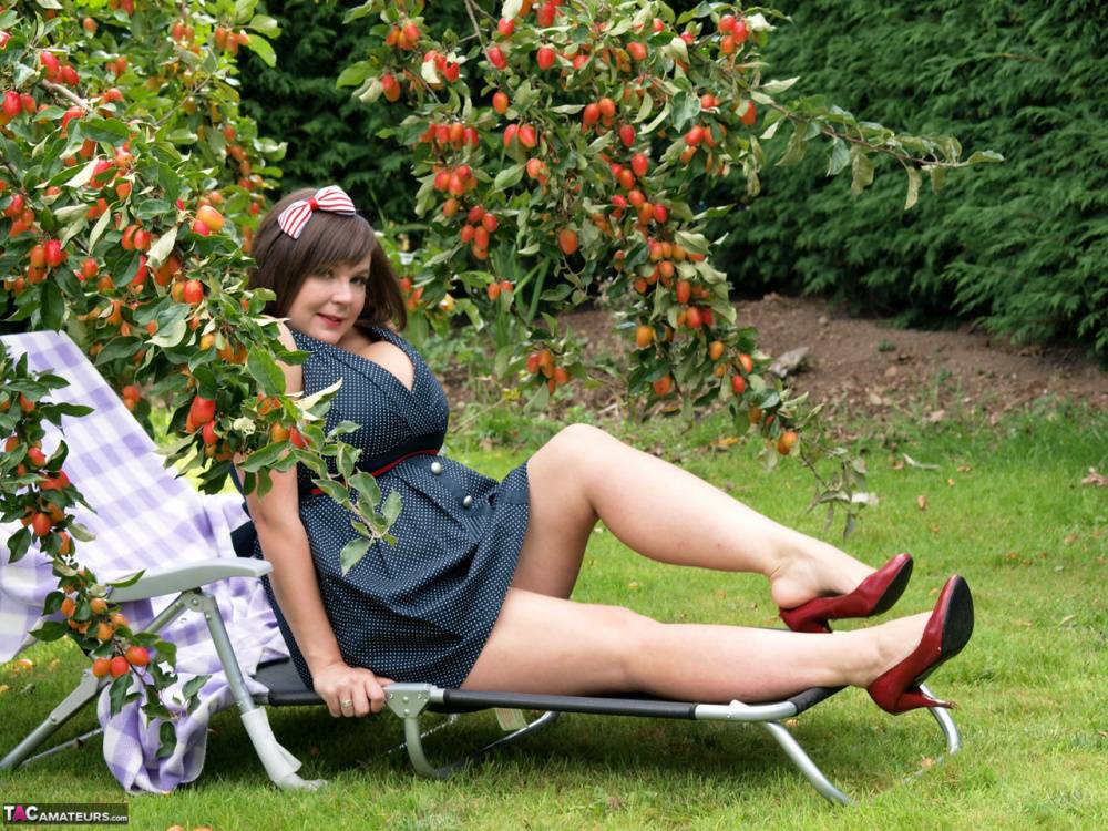 Fat amateur Roxy shows her bare legs in a short dress in the backyard - #2