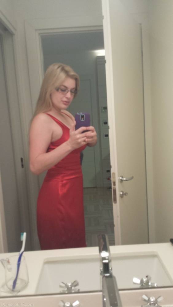 Big assed blonde amateur Danielle takes candid selfies all around the world - #8