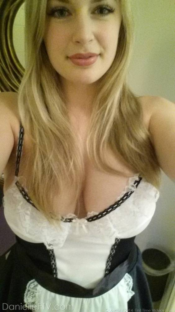 Big assed blonde amateur Danielle takes candid selfies all around the world - #12