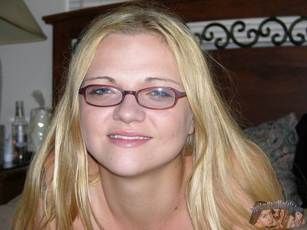 Young blonde Destiny D makes her nude premiere with glasses on her face - #10