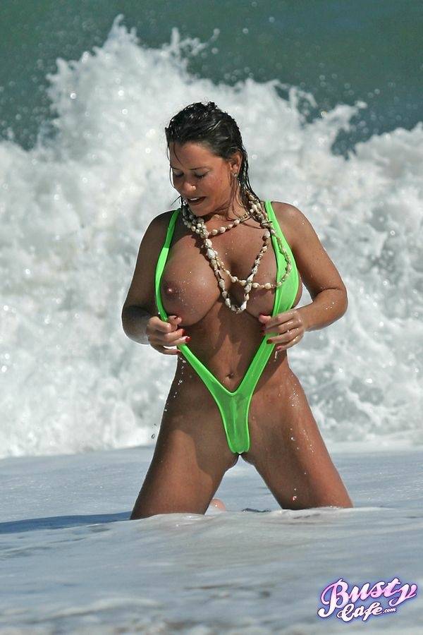 Amply endowed female Alicia Dimarco struts in a v-bikini amid foamy surf - #1