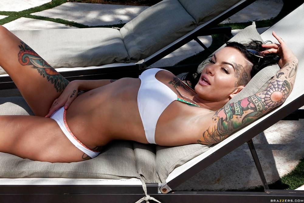 Tattooed whore Lolo Luscious exposing big hooters in swimming pool - #9