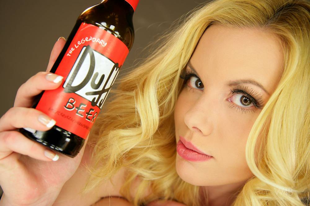 Sexy blonde Kala Ferard sticks a bottle in her trimmed snatch - #7
