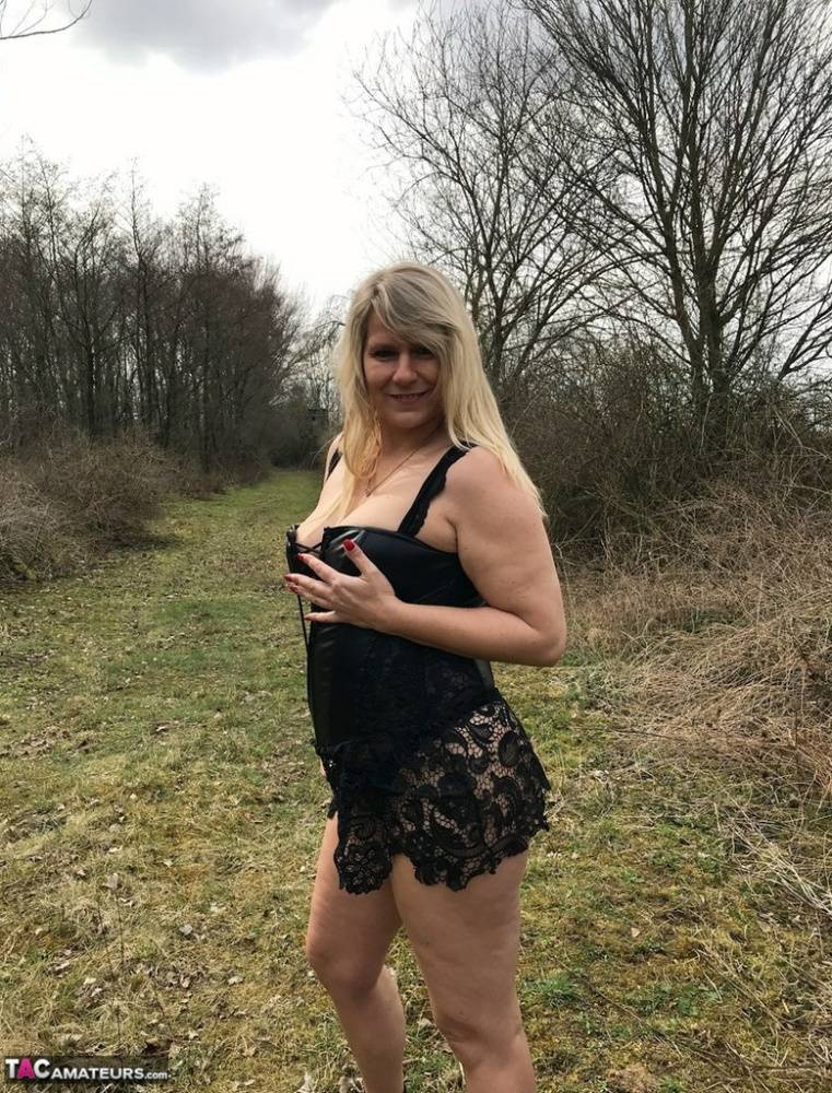 Overweight blonde Sweet Susi rocks her big butt near a tree house - #13