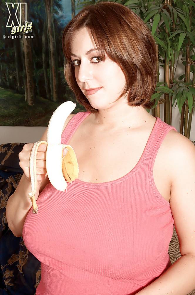 Chubby beauty Lexi Windsor playing with a banana topless but in tight jeans - #6
