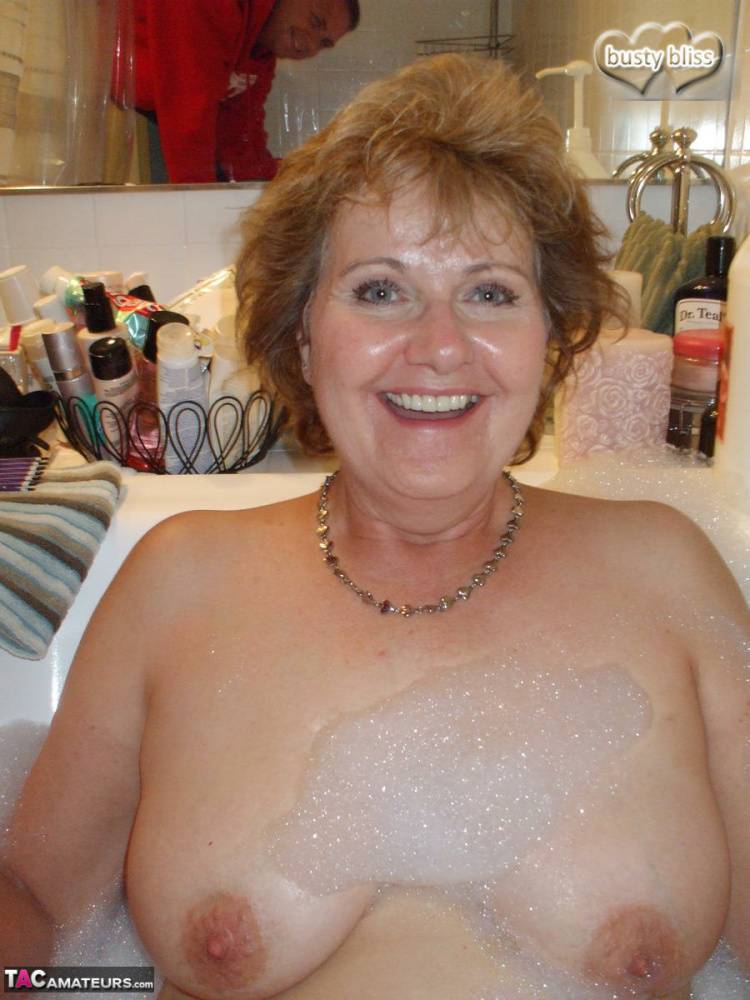 Older amateur Busty Bliss licks her lips during a playful bubble bath - #3