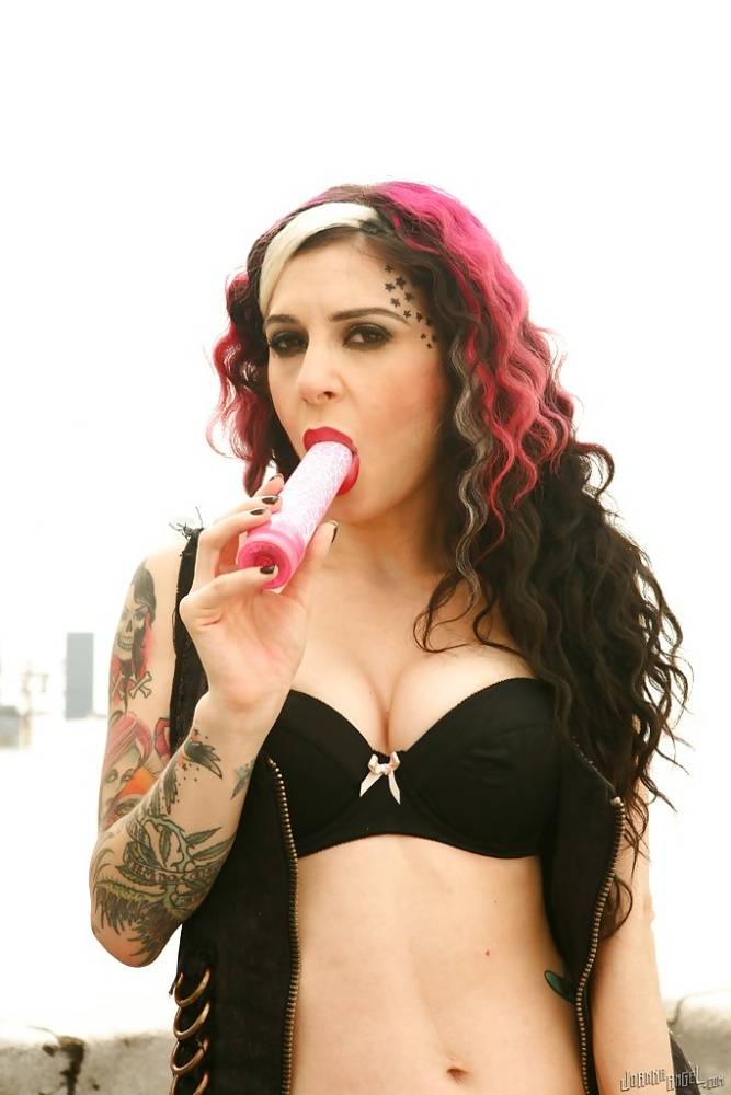Bewitching amateur Joanna Angel swallowing a big yummy dildo - #10