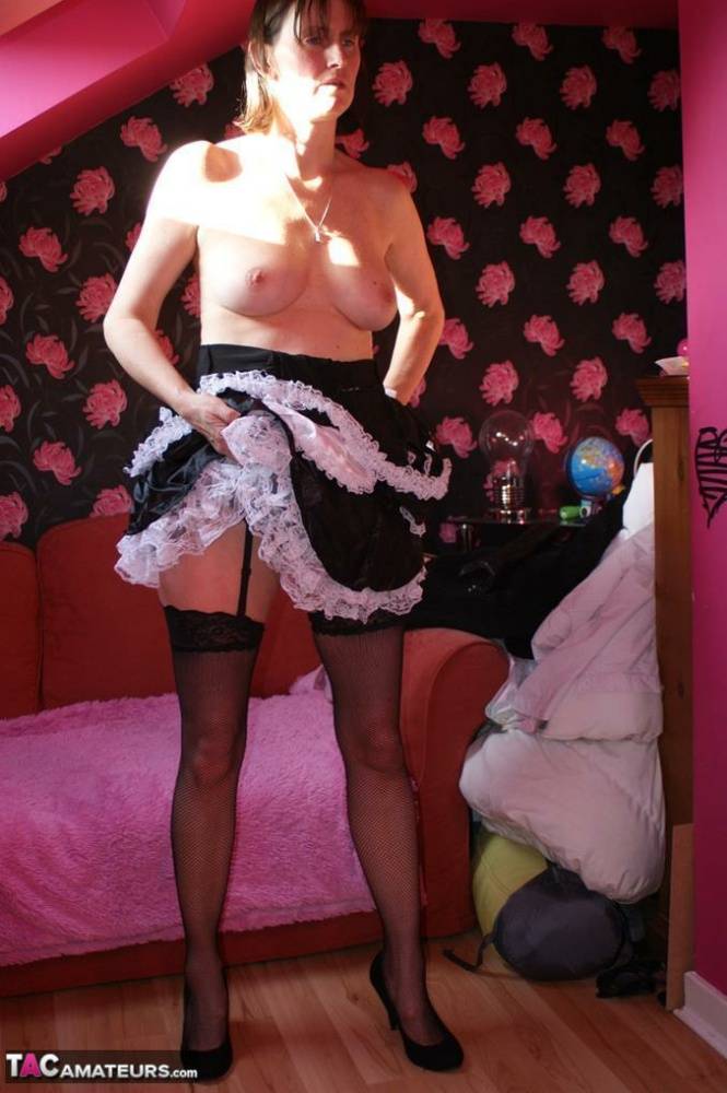 Older amateur Slut Scot Susan dildos per muff in maid apparel - #8