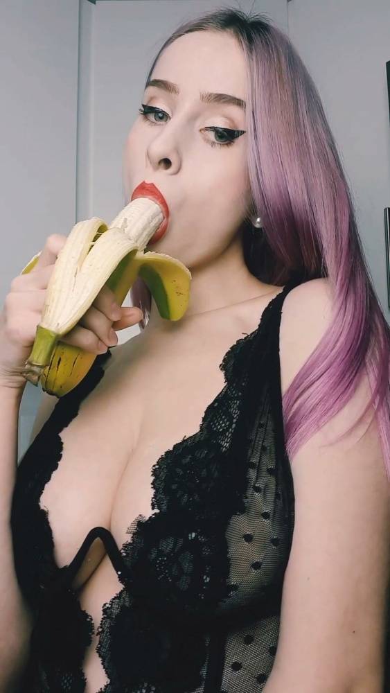 MizzyCyn Topless Banana Deep Throat Patreon Video Leaked - #2