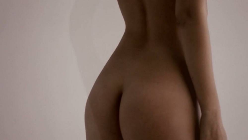 Emily Ratajkowski Treats Nude BTS Video Leaked - #2
