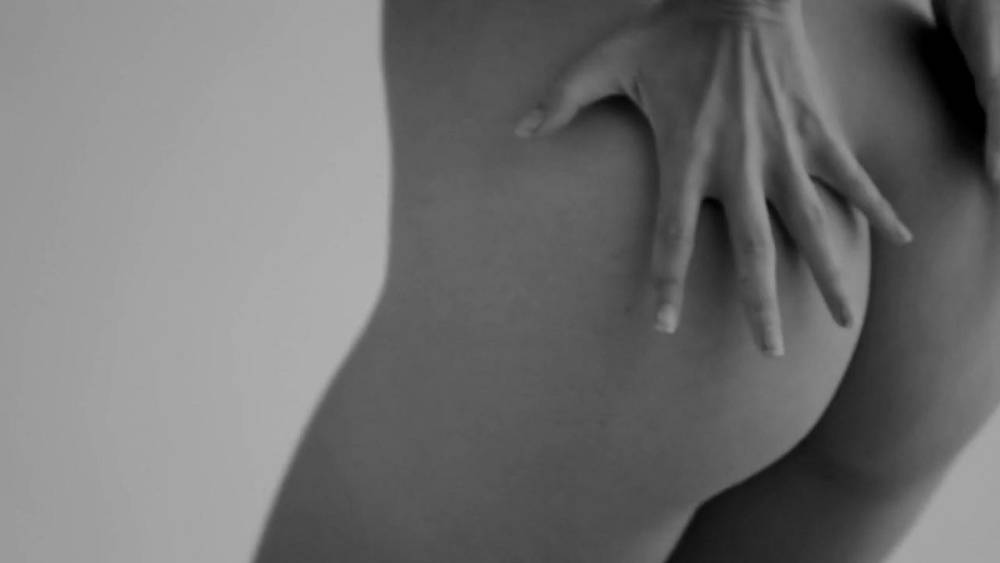 Emily Ratajkowski Treats Nude Photoshoot Video Leaked - #13