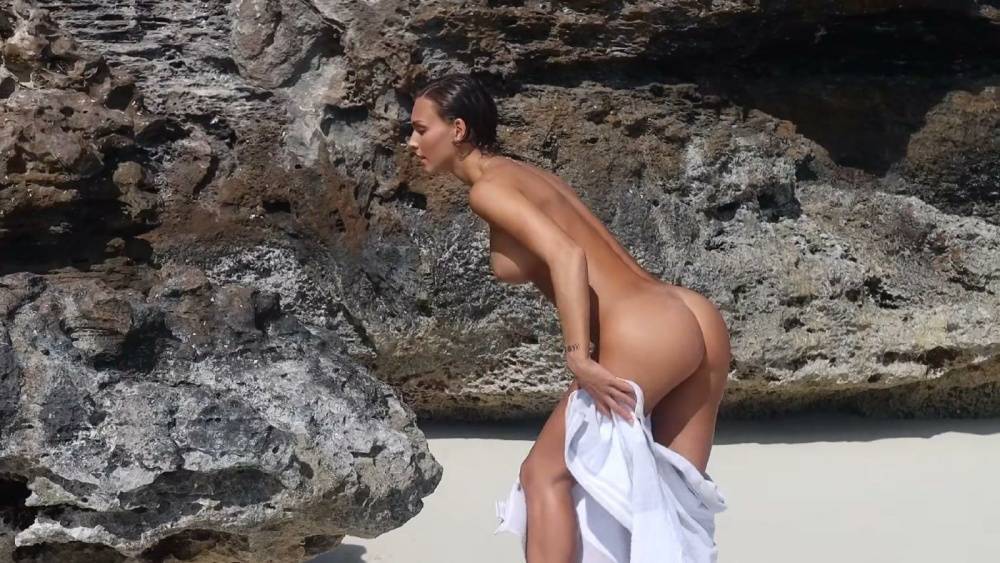 Rachel Cook Nude Beach Photoshoot Video Leaked - #10