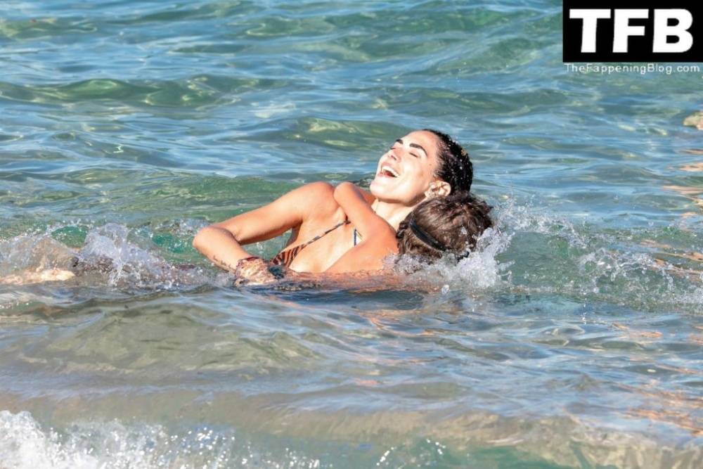 Melissa Satta Enjoys Her Holiday in Sardinia - #10