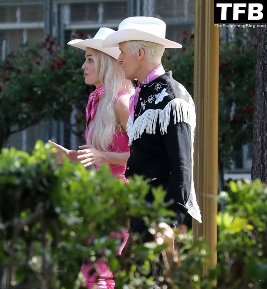 Margot Robbie & Ryan Gosling Wear Cowboy Hats in a Scene for 1CBarbie 1D in LA - #2