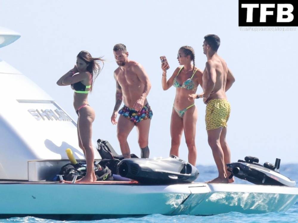 Antonela Roccuzzo & Lionel Messi Enjoy Their Summer Break Out in Formentera - #10