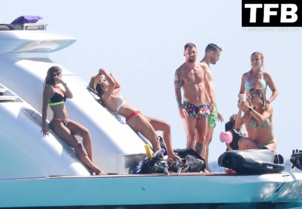 Antonela Roccuzzo & Lionel Messi Enjoy Their Summer Break Out in Formentera - #15