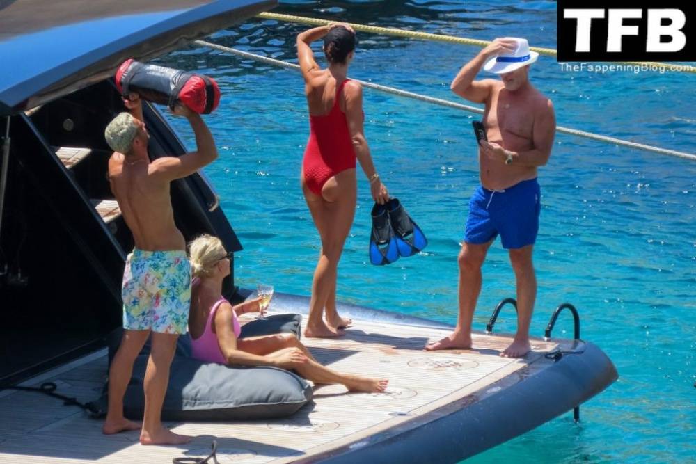 Caroline Stanbury Flaunts Her Body in a Pink Bikini on the Yacht in Greece - #14