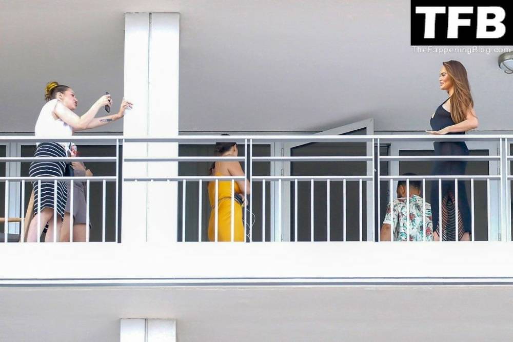 Chrissy Teigen & John Legend Kiss and Pose During an Impromptu Balcony Shoot - #13
