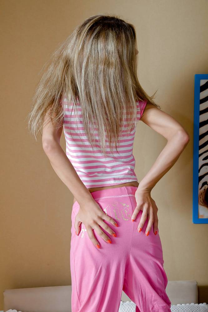 Hot teen babe Paula K masturbating her wet gloryhole with a pink toy - #2
