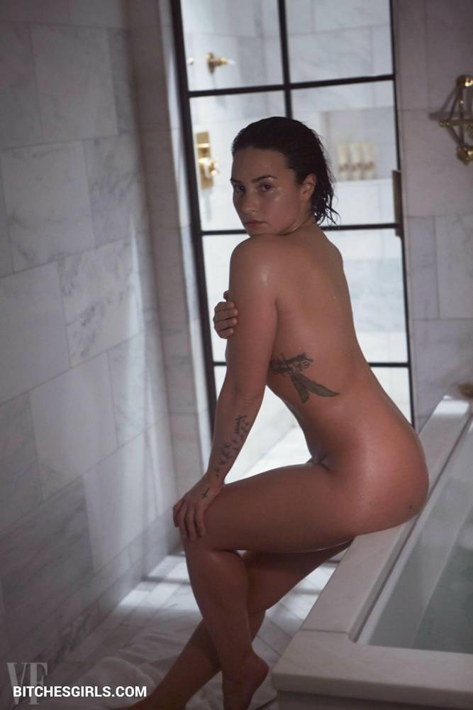 Demi Lovato Nude Celebrity Leaked Nudes - #3