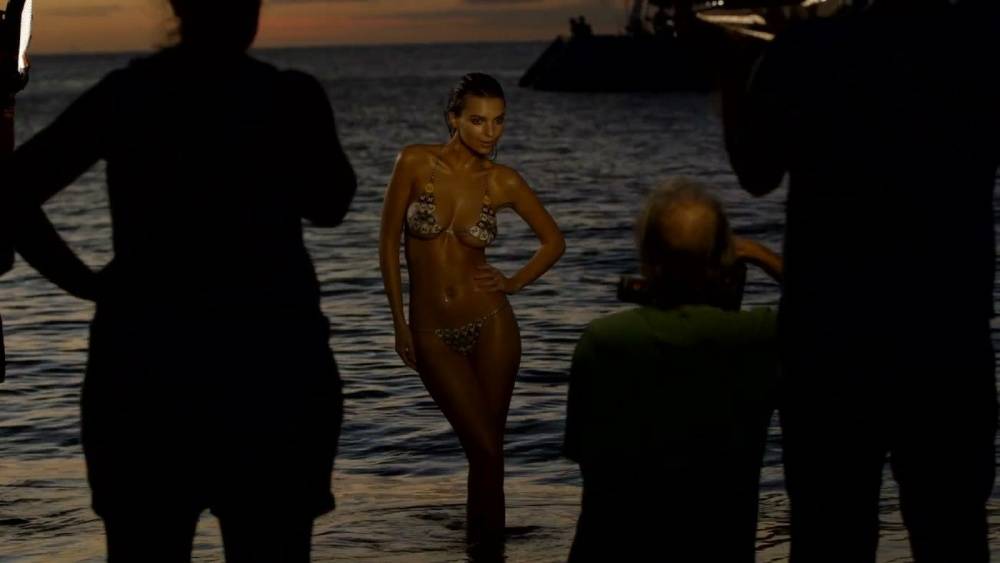 Emily Ratajkowski Nude Body Paint Photoshoot Video Leaked - #17