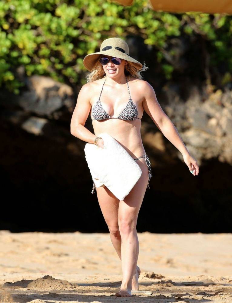 Hilary Duff Paparazzi Bikini Beach Set Leaked - #3