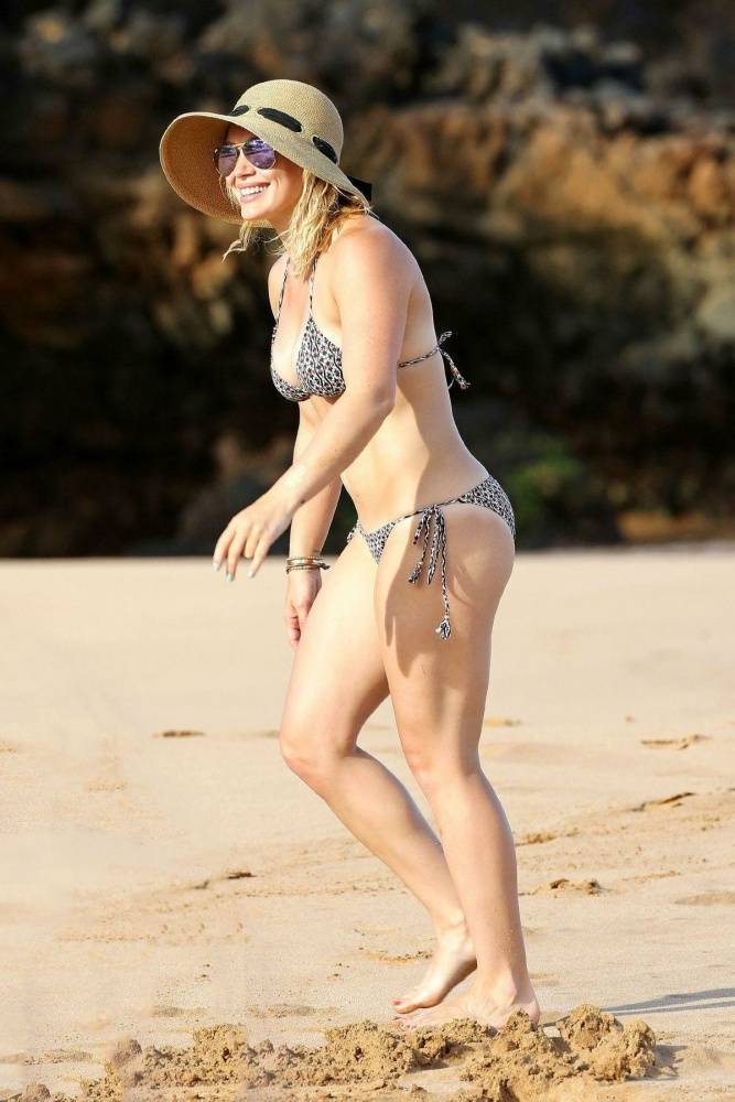 Hilary Duff Paparazzi Bikini Beach Set Leaked - #9