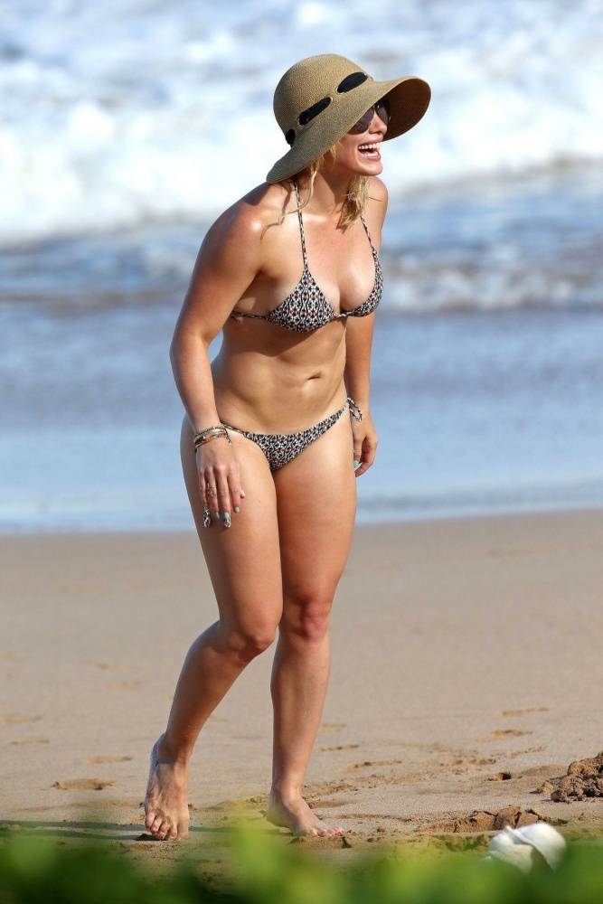 Hilary Duff Paparazzi Bikini Beach Set Leaked - #13