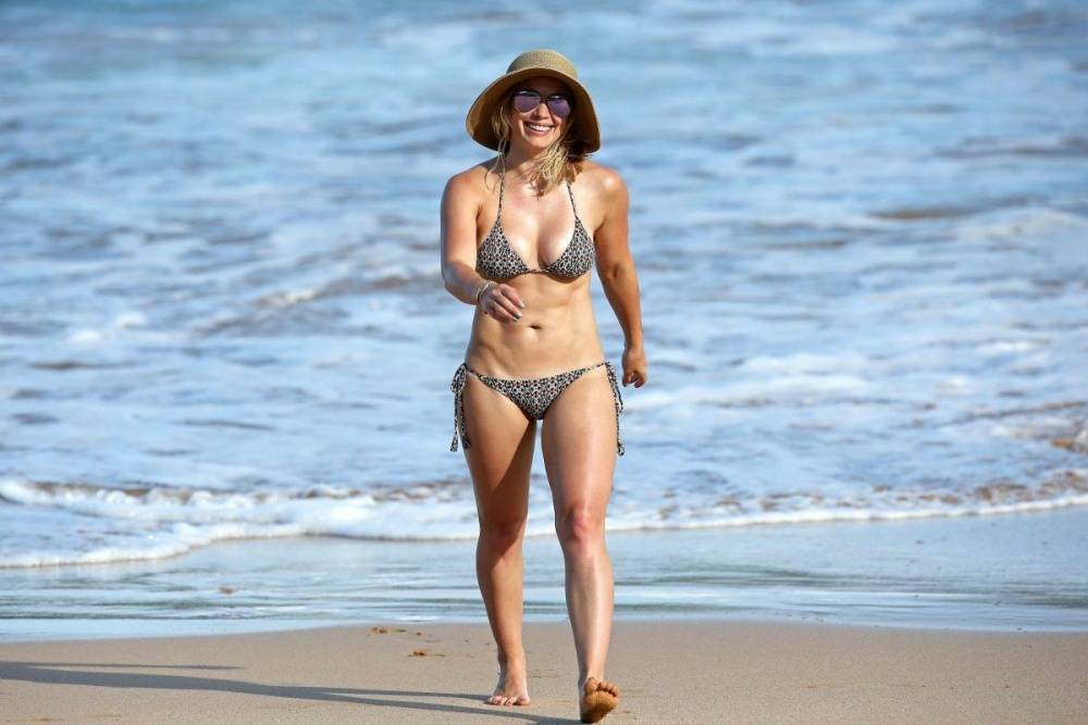 Hilary Duff Paparazzi Bikini Beach Set Leaked - #17