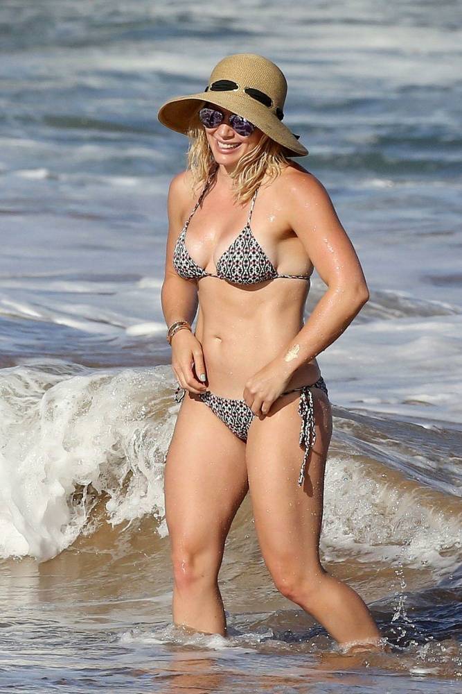 Hilary Duff Paparazzi Bikini Beach Set Leaked - #6