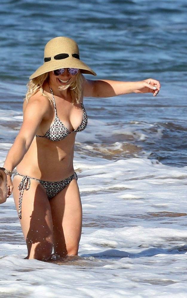 Hilary Duff Paparazzi Bikini Beach Set Leaked - #14
