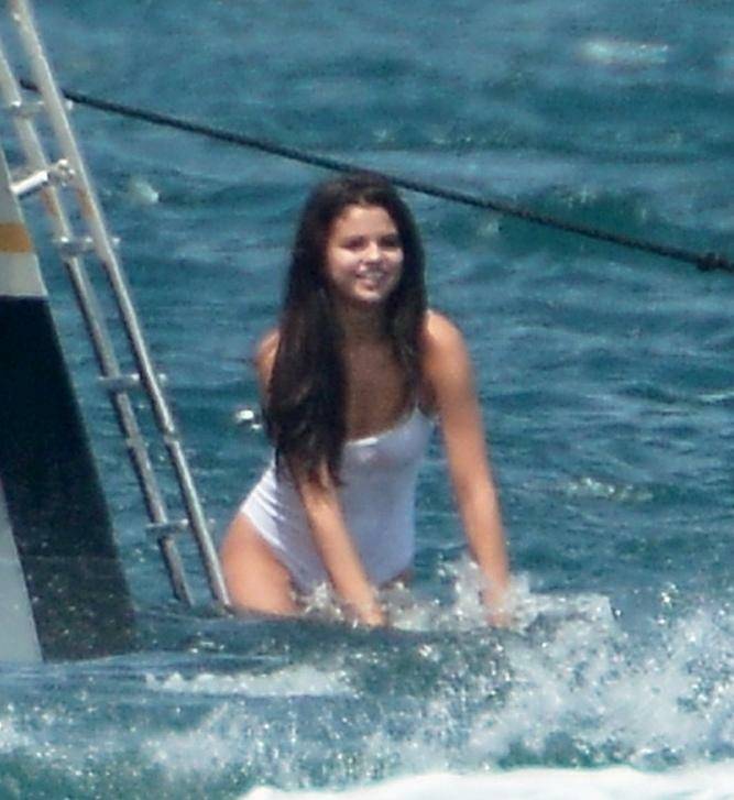 Selena Gomez See-Through One-Piece Set Leaked - #4